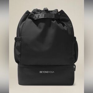 *EUC* Beyond Yoga Convertible Backpack - Black